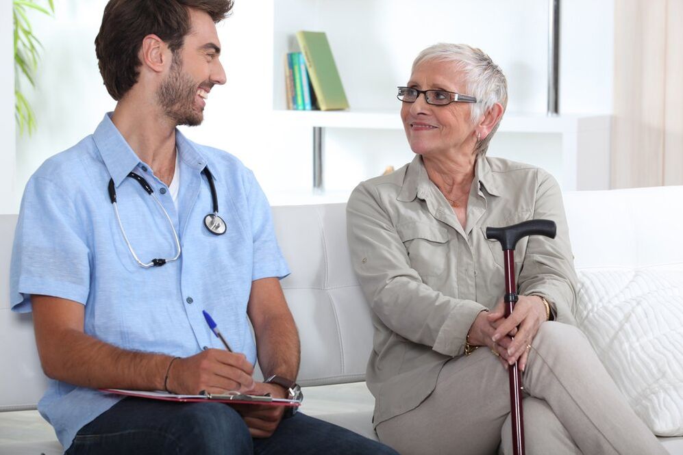 consultation with a doctor for hip arthrosis
